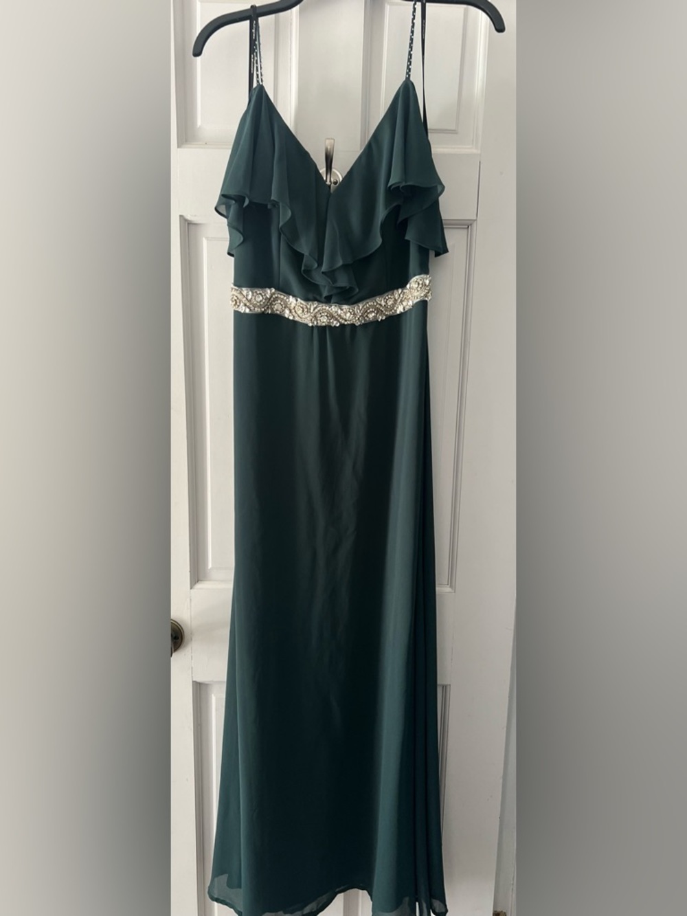 Green Ruffle V-Neck Evening Dress with Beaded Waist